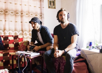 TURK MUZISYENLER TOLGA BOYUK VE VEYASIN’IN TURKIYE TOPRAKLARINDAKI MUZIGIN KOKENINI ARASTIRDIGI SEARCHING FOR SOUND BELGESELI YAYINLANDI(ISTANBUL-DHA).
