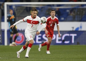 A Milli Futbol Takımı, UEFA Uluslar B Ligi 3. Grup maçında deplasmanda Rusya ile karşılaştı. Bir pozisyonda milli futbolcu Cengiz Ünder (solda) rakibi ile mücadele etti. ( Sefa Karacan - Anadolu Ajansı )
