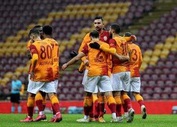 Galatasaray, Ziraat Türkiye Kupası 5. tur mücadelesinde Darıca Gençlerbirliği ile Türk Telekom Stadı’nda karşılaştı. Galatasaraylı futbolcular, golün ardından sevinç yaşadı. ( Mehmet Eser - Anadolu Ajansı )