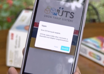 TUBITAK, SATIN ALINAN MASKELERIN TIBBI, KORUYUCU MASKE OLUP OLMADIGINI ANLAMAYA YARAYAN BIR CEP TELEFONU UYGULAMASI GELISTIRDI.   CEP TELEFONLARINA INDIRILEN URUN TAKIP SISTEMI ILE SATIN ALINAN MASKELERIN KORUYUCU, GERCEK MASKE OLUP OLMADIGI OGRENILEBİLİYOR. ISTANBUL (DHA)