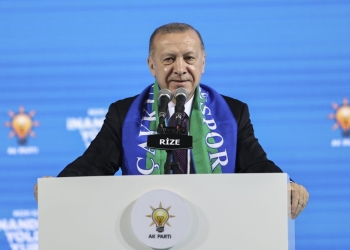 Cumhurbaşkanı ve AK Parti Genel Başkanı Recep Tayyip Erdoğan, Yenişehir Kapalı Spor Salonu'nda partisinin Rize 7. Olağan İl Kongresi'ne katılarak konuşma yaptı. ( Emin Sansar - Anadolu Ajansı )