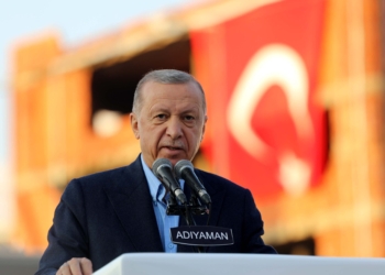 CUMHURBASKANI RECEP TAYYIP ERDOGAN ADIYAMANDA AFET KONUTLARININ TEMEL ATMA TORENINDE VATANDASLARA SESLENDI
FOTO:KADIR GUNES-ADIYAMAN-DHA