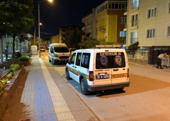BURSA’DA SOKAK UZERINDE TARTISTIGI KISI TARAFINDAN TABANCA ILE BOGAZINDAN VURULAN 16 YASINDAKI ARDA EREN SILER HAYATINI KAYBETTI. FOTO BURSA-DHA