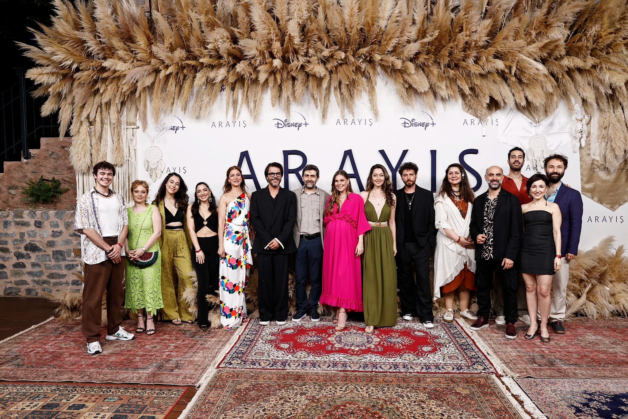 Aslı Enver ve Mehmet Günsür başrolde: Disney Plus dizisi Arayış’ın