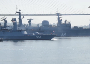 Rusya Donanması’ndan doğu ve batıda tatbikatlar (DHA)